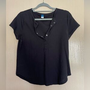 Size L Old Navy top. 
Fitted.